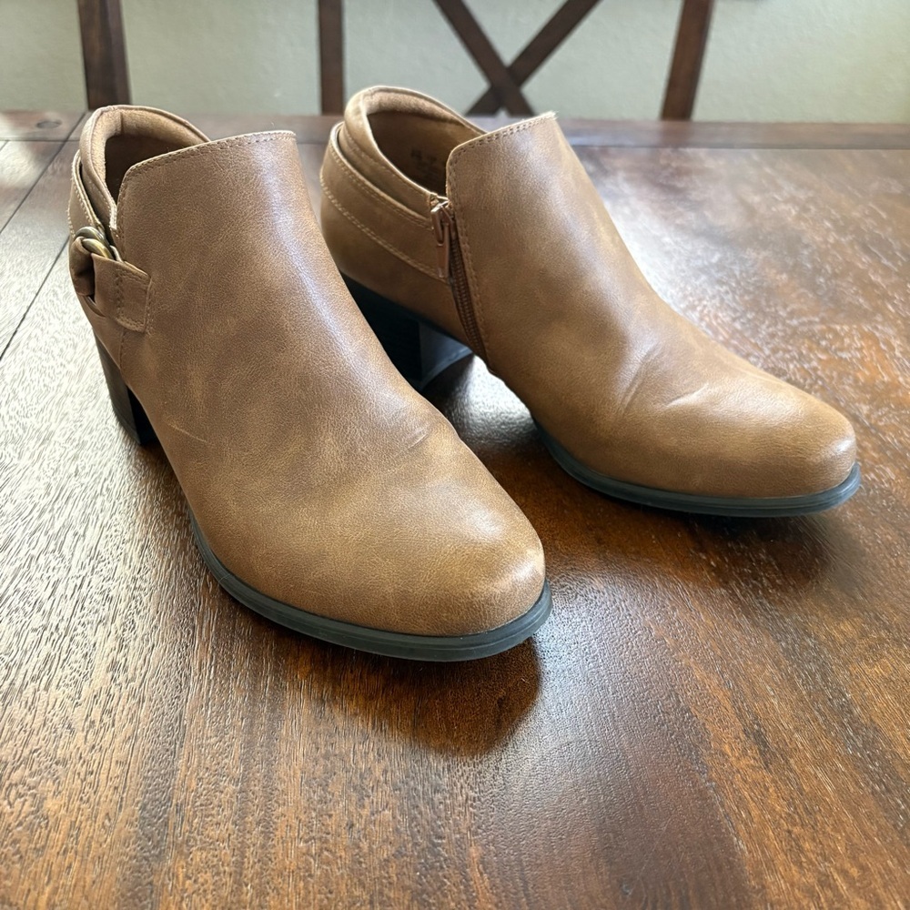 Natural Soul Sandie Ankle Buckle Boots Brown Vegan Leather Heels Women 9 Wide